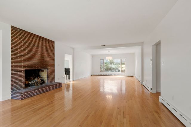 19 Chamberlain Pkwy, Worcester, MA 01602