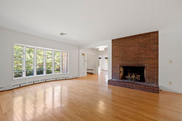 19 Chamberlain Pkwy, Worcester, MA 01602