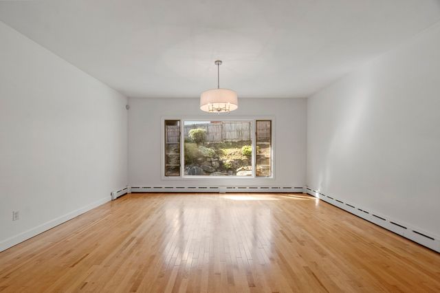 19 Chamberlain Pkwy, Worcester, MA 01602