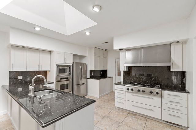 19 Chamberlain Pkwy, Worcester, MA 01602