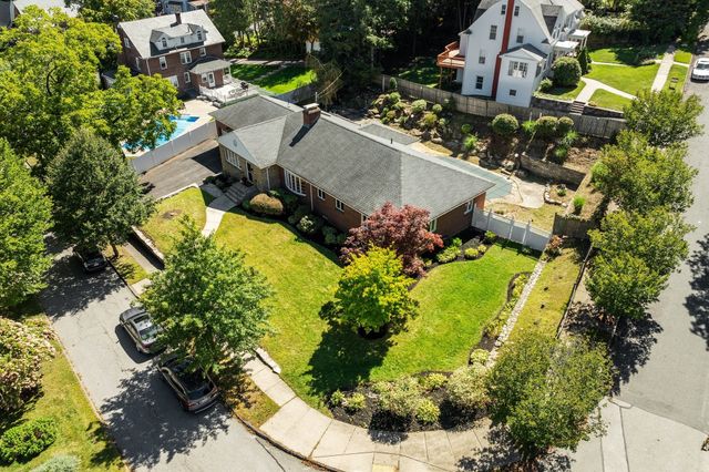 19 Chamberlain Pkwy, Worcester, MA 01602