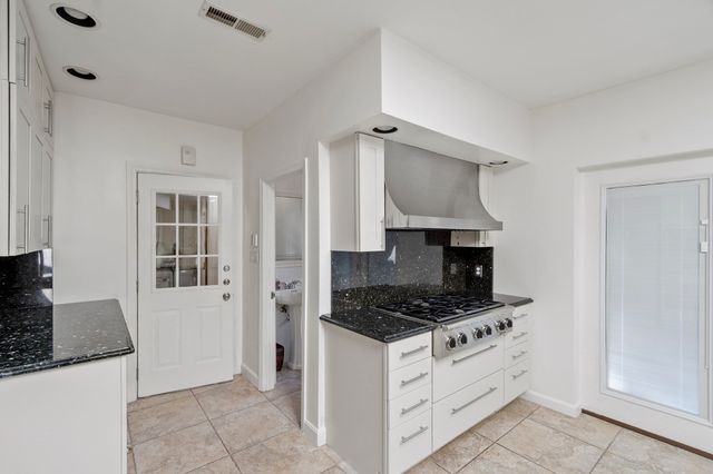 19 Chamberlain Pkwy, Worcester, MA 01602
