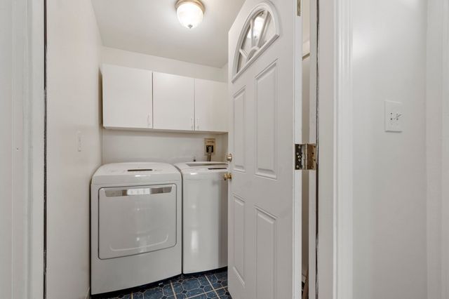 19 Chamberlain Pkwy, Worcester, MA 01602