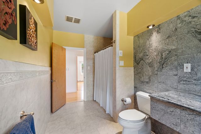 19 Chamberlain Pkwy, Worcester, MA 01602