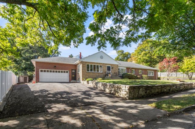 19 Chamberlain Pkwy, Worcester, MA 01602