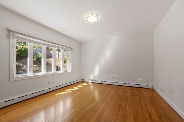 19 Chamberlain Pkwy, Worcester, MA 01602