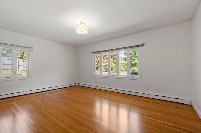 19 Chamberlain Pkwy, Worcester, MA 01602
