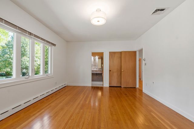 19 Chamberlain Pkwy, Worcester, MA 01602
