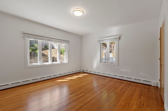 19 Chamberlain Pkwy, Worcester, MA 01602