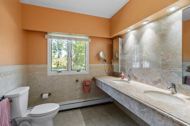 19 Chamberlain Pkwy, Worcester, MA 01602