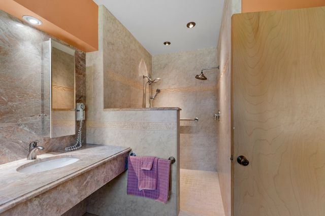 19 Chamberlain Pkwy, Worcester, MA 01602