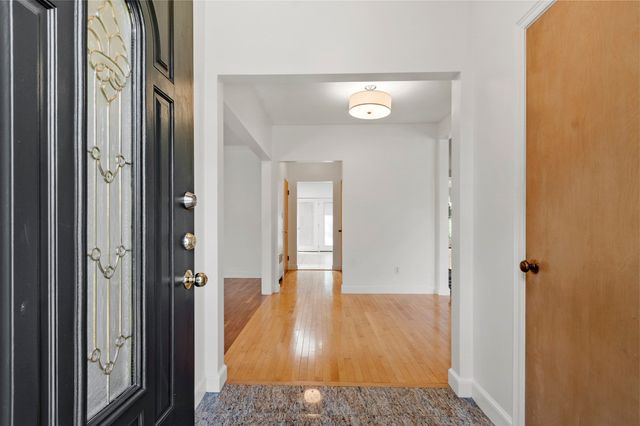 19 Chamberlain Pkwy, Worcester, MA 01602