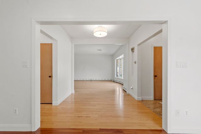 19 Chamberlain Pkwy, Worcester, MA 01602