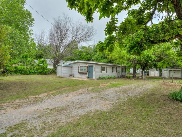 1209 N Cottonwood Drive, Midwest City, OK 73130
