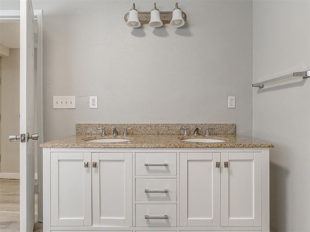 1209 N Cottonwood Drive, Midwest City, OK 73130