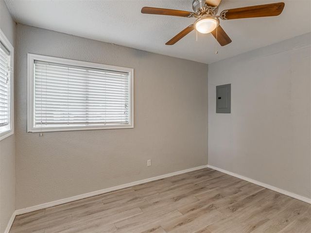 1209 N Cottonwood Drive, Midwest City, OK 73130