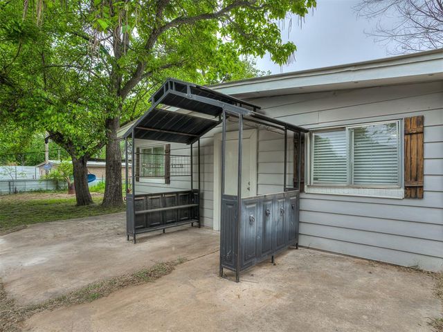 1209 N Cottonwood Drive, Midwest City, OK 73130