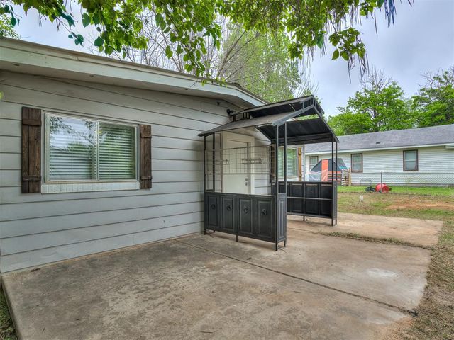 1209 N Cottonwood Drive, Midwest City, OK 73130
