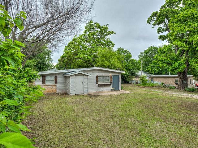 1209 N Cottonwood Drive, Midwest City, OK 73130