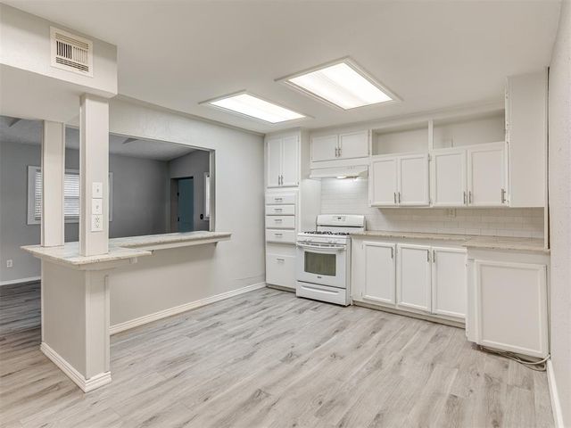 1209 N Cottonwood Drive, Midwest City, OK 73130