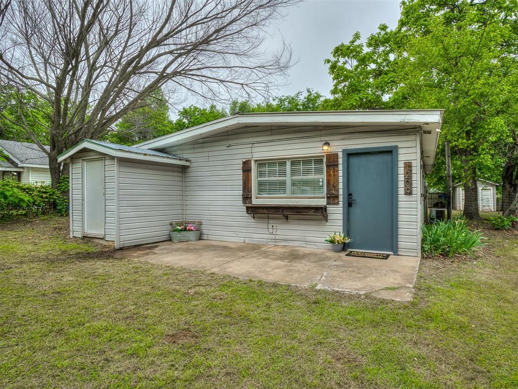 1209 N Cottonwood Drive, Midwest City, OK 73130