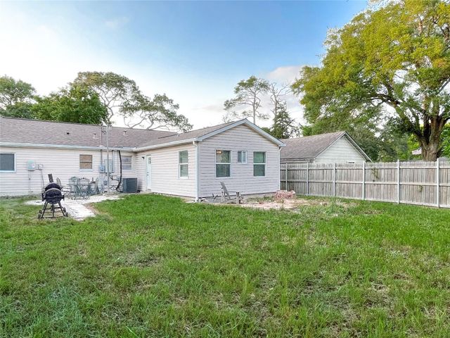 1205 Heights Street, El Campo, TX 77437