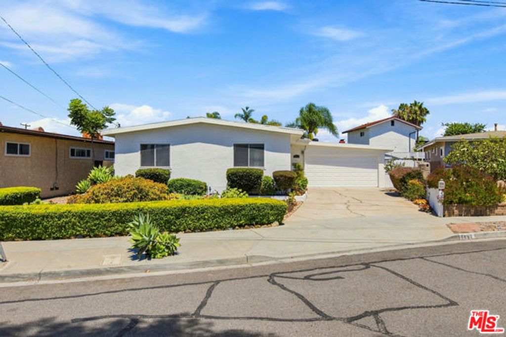 8892 Hoffing Avenue, San Diego, CA 92123