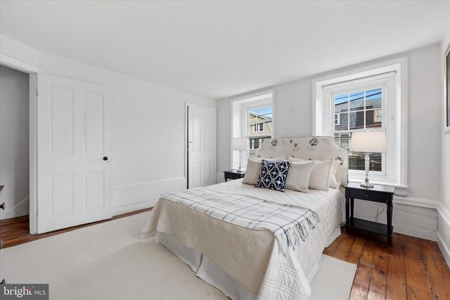 23 W GRAVERS LN, Philadelphia, PA 19118