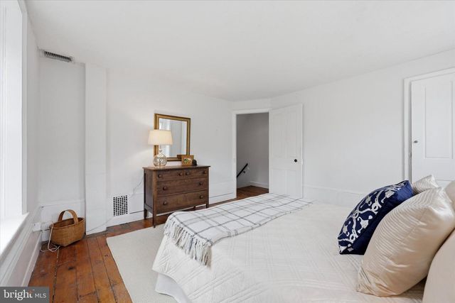 23 W GRAVERS LN, Philadelphia, PA 19118