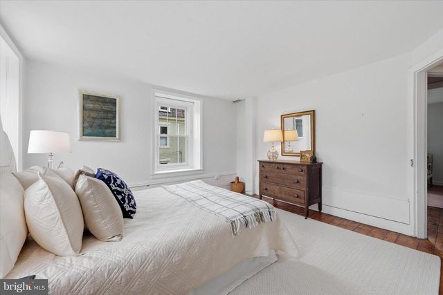 23 W GRAVERS LN, Philadelphia, PA 19118