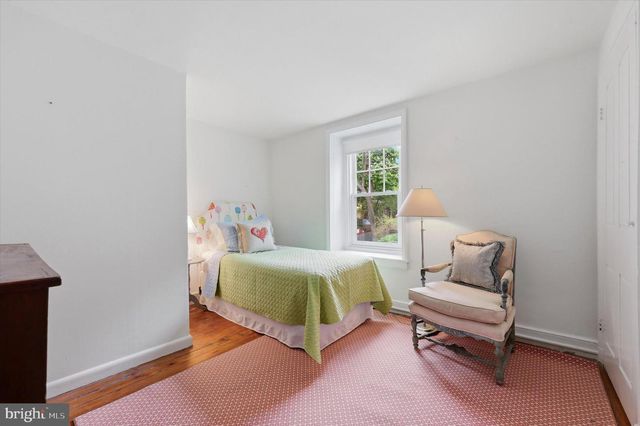 23 W GRAVERS LN, Philadelphia, PA 19118