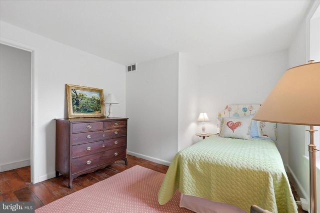 23 W GRAVERS LN, Philadelphia, PA 19118