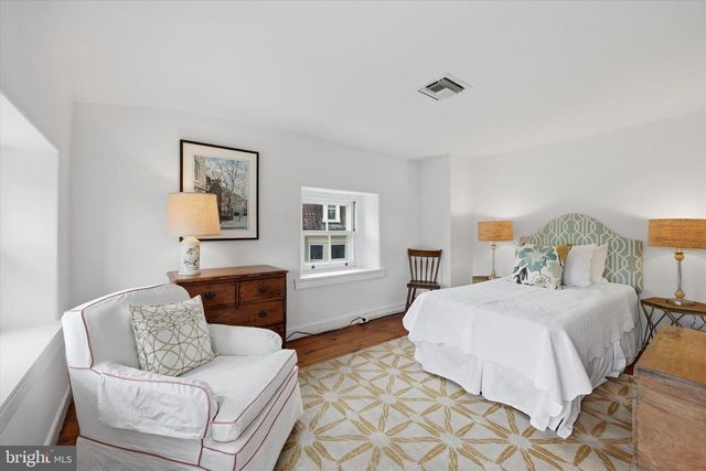 23 W GRAVERS LN, Philadelphia, PA 19118