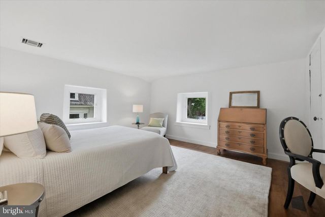 23 W GRAVERS LN, Philadelphia, PA 19118