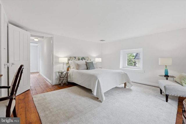 23 W GRAVERS LN, Philadelphia, PA 19118