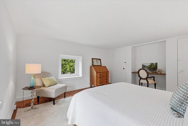 23 W GRAVERS LN, Philadelphia, PA 19118