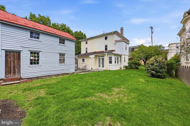 23 W GRAVERS LN, Philadelphia, PA 19118