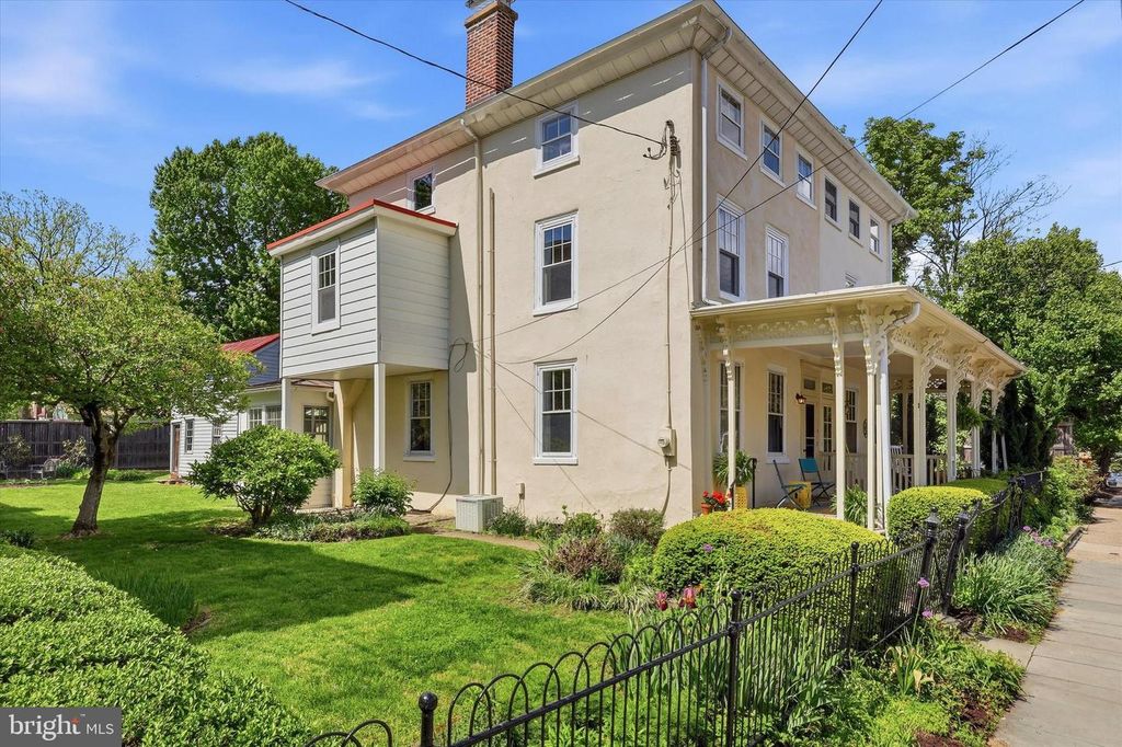 23 W GRAVERS LN, Philadelphia, PA 19118