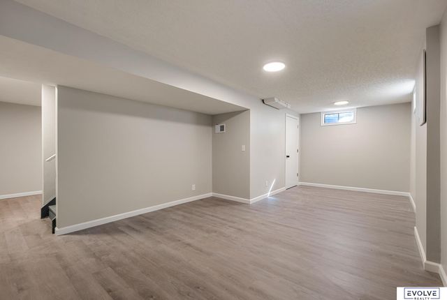 7524 N 34th Street, Omaha, NE 68112