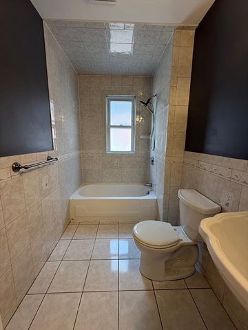 68 Poplar St. 1, Watertown, MA 02472