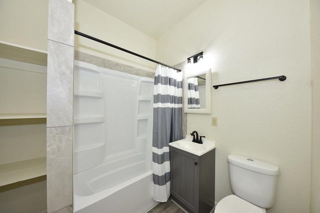 825 W Washington STREET, Milwaukee, WI 53204