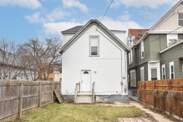 825 W Washington STREET, Milwaukee, WI 53204