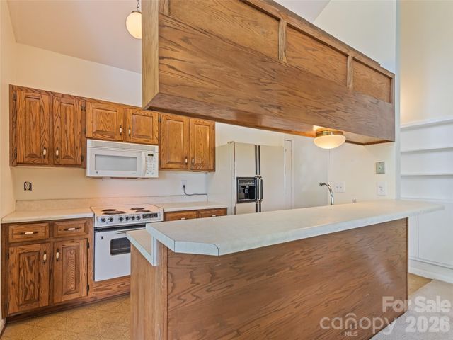 80 Merrie Way, Waynesville, NC 28786