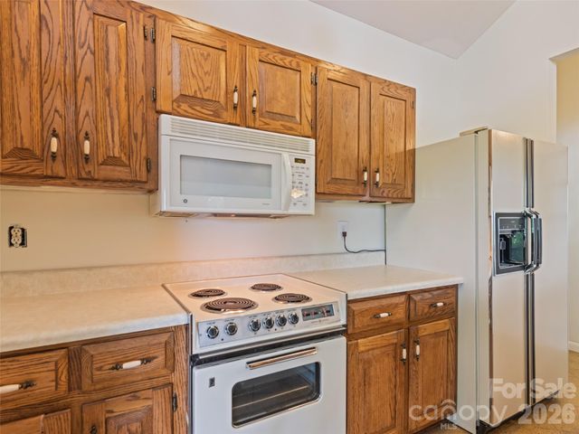 80 Merrie Way, Waynesville, NC 28786