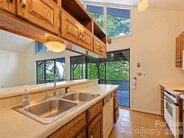 80 Merrie Way, Waynesville, NC 28786