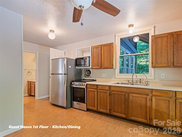 80 Merrie Way, Waynesville, NC 28786