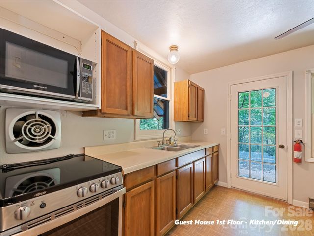 80 Merrie Way, Waynesville, NC 28786