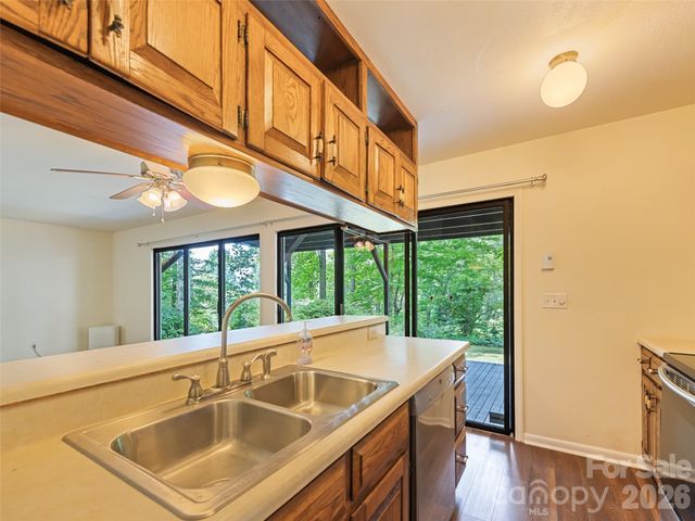 80 Merrie Way, Waynesville, NC 28786