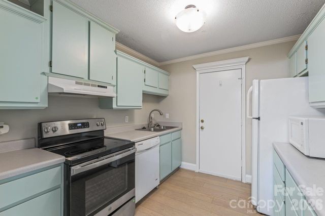 4747 Hedgemore Drive B, Charlotte, NC 28209