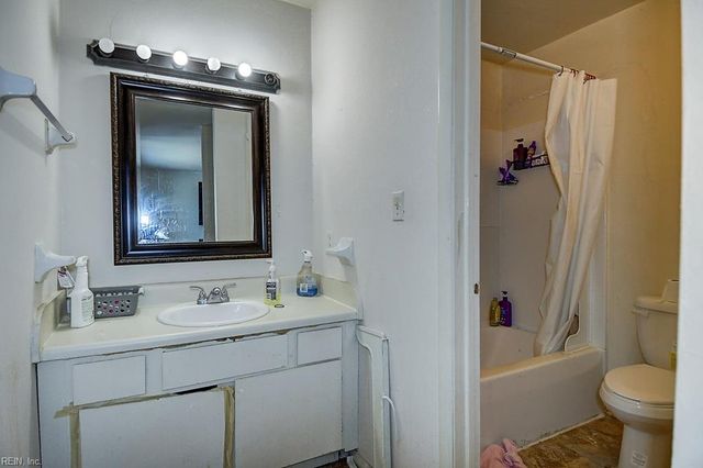 900 Meadowburm CIR, Virginia Beach, VA 23452